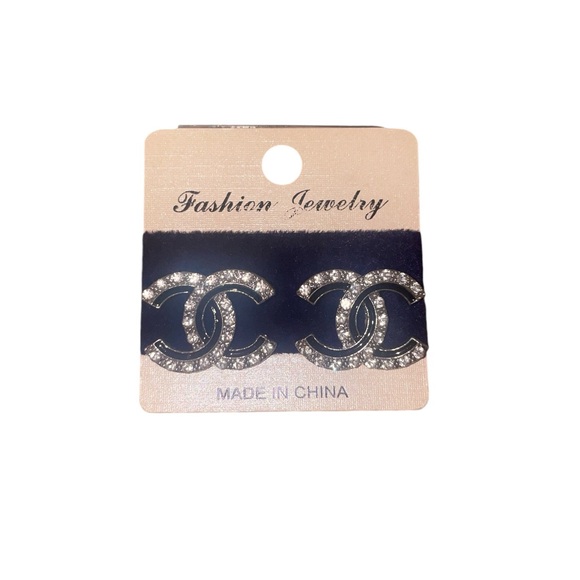 Jewelry - 🆕 fashion earrings 🤩